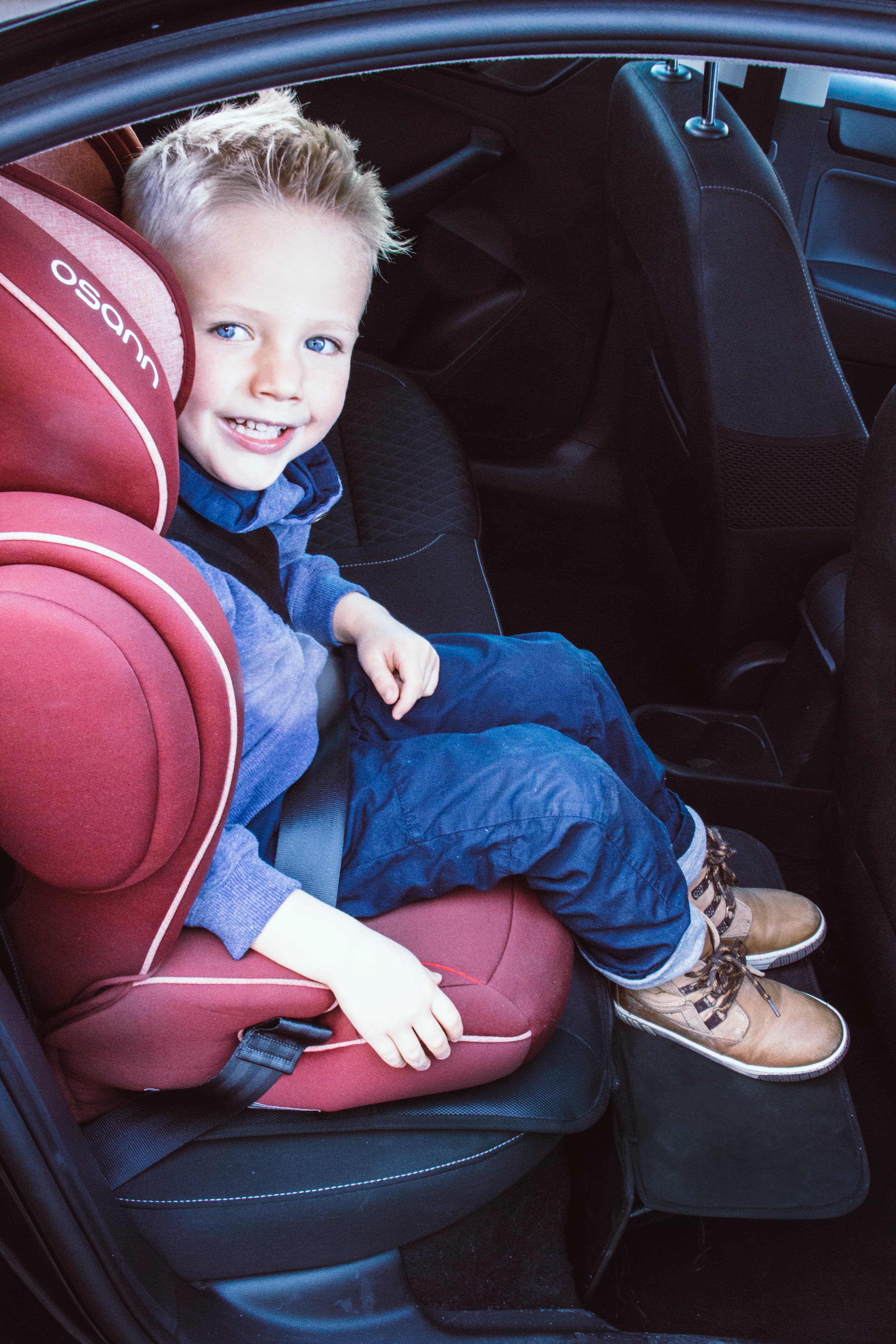 Защитная накладка для автомобильного сиденья с подножкой FeetUp. Фото №7