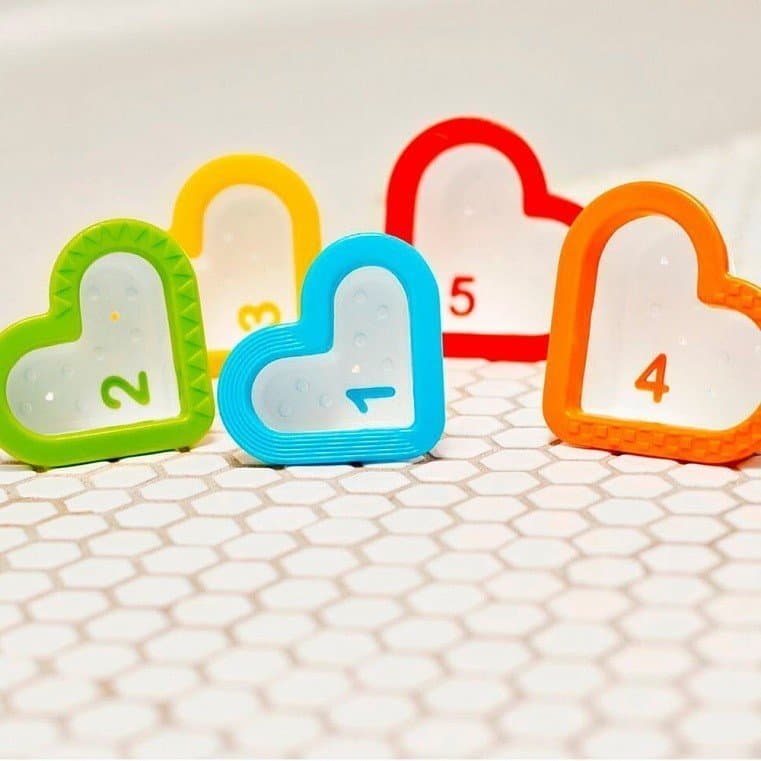 Munchkin игрушки для ванны Сердечки 6+. Фото №1